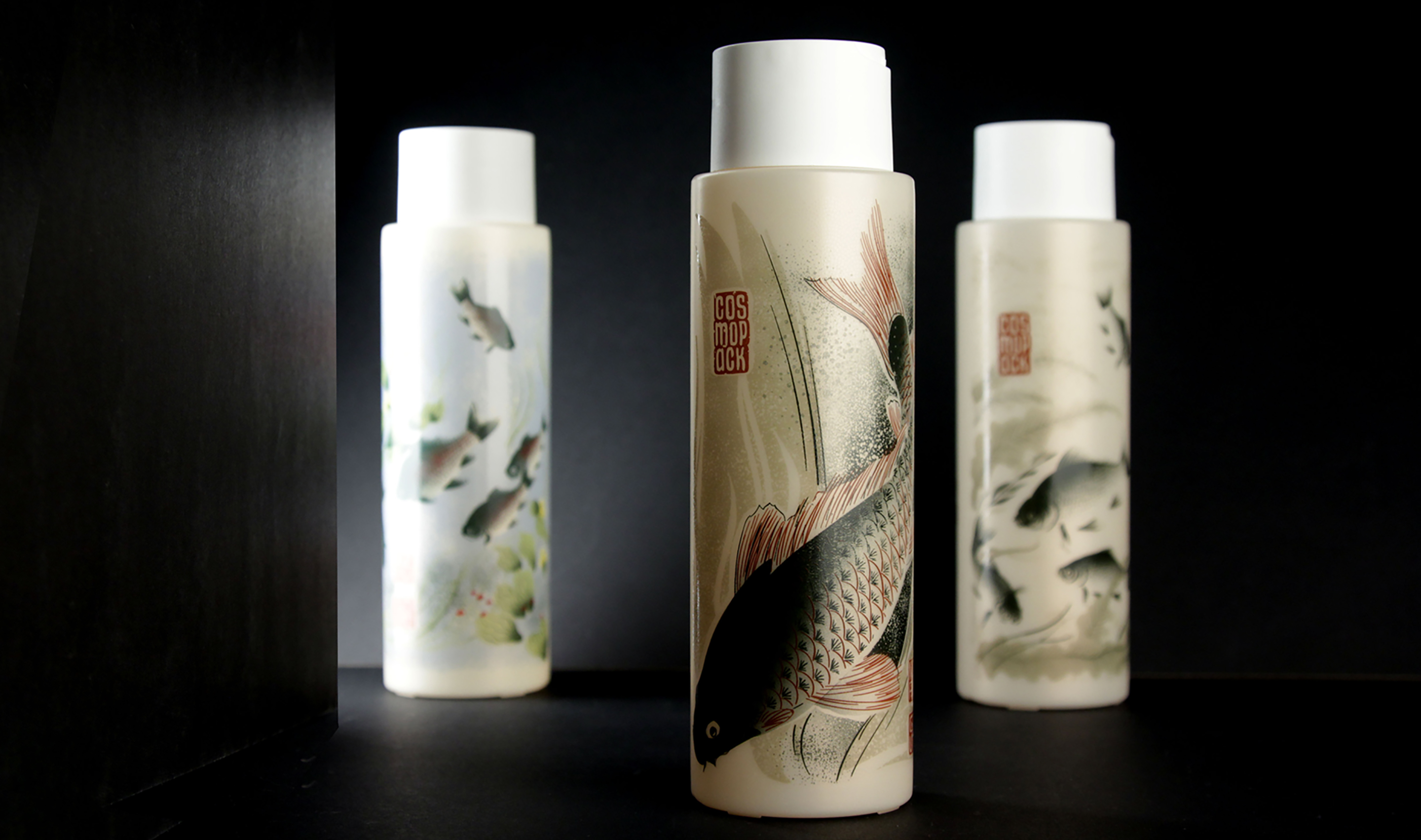 «Карпы». Флаконы и печать: МЗПУ. Дизайн: CPDS.